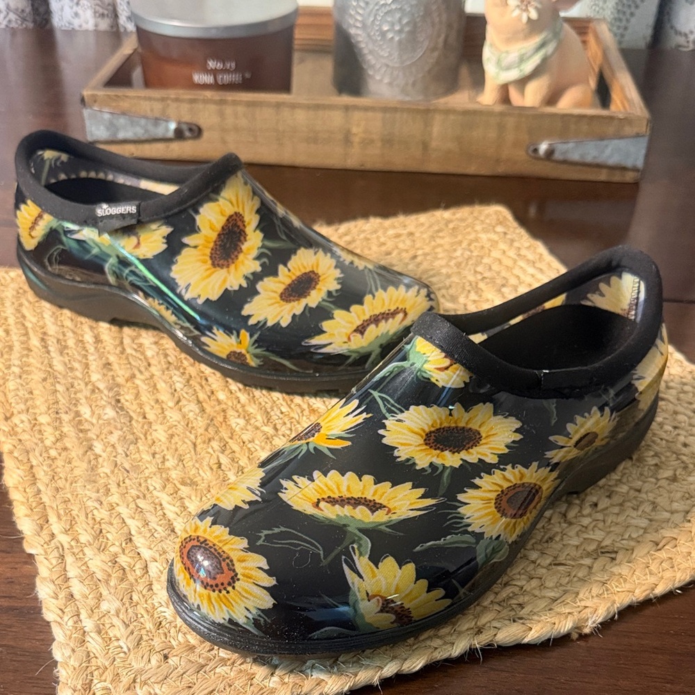 Sloggers Black Sunflower-Print Waterproof Clogs